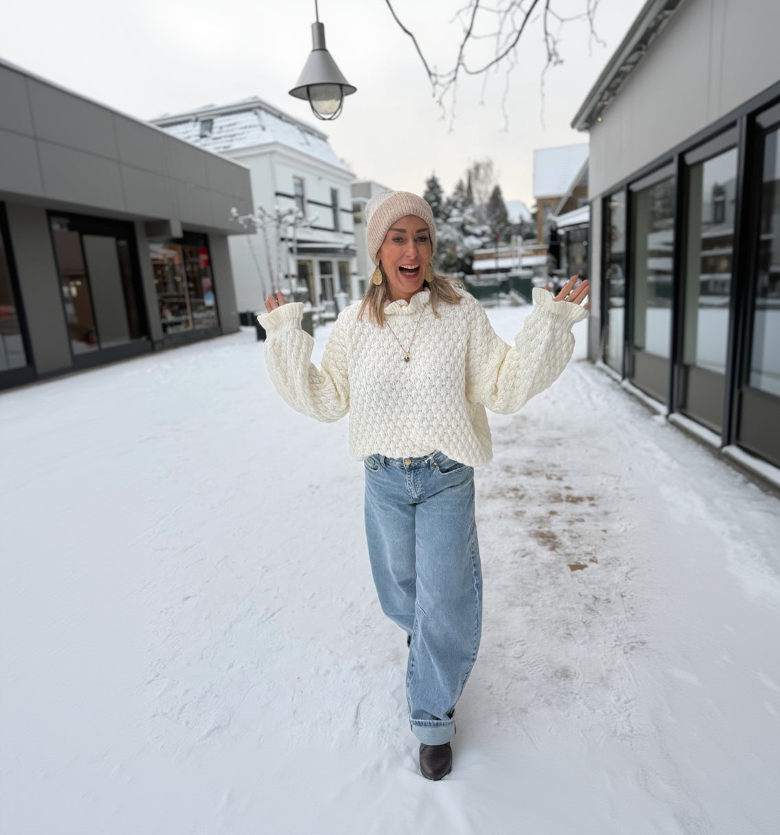 Trui Ruffle - Roomwit